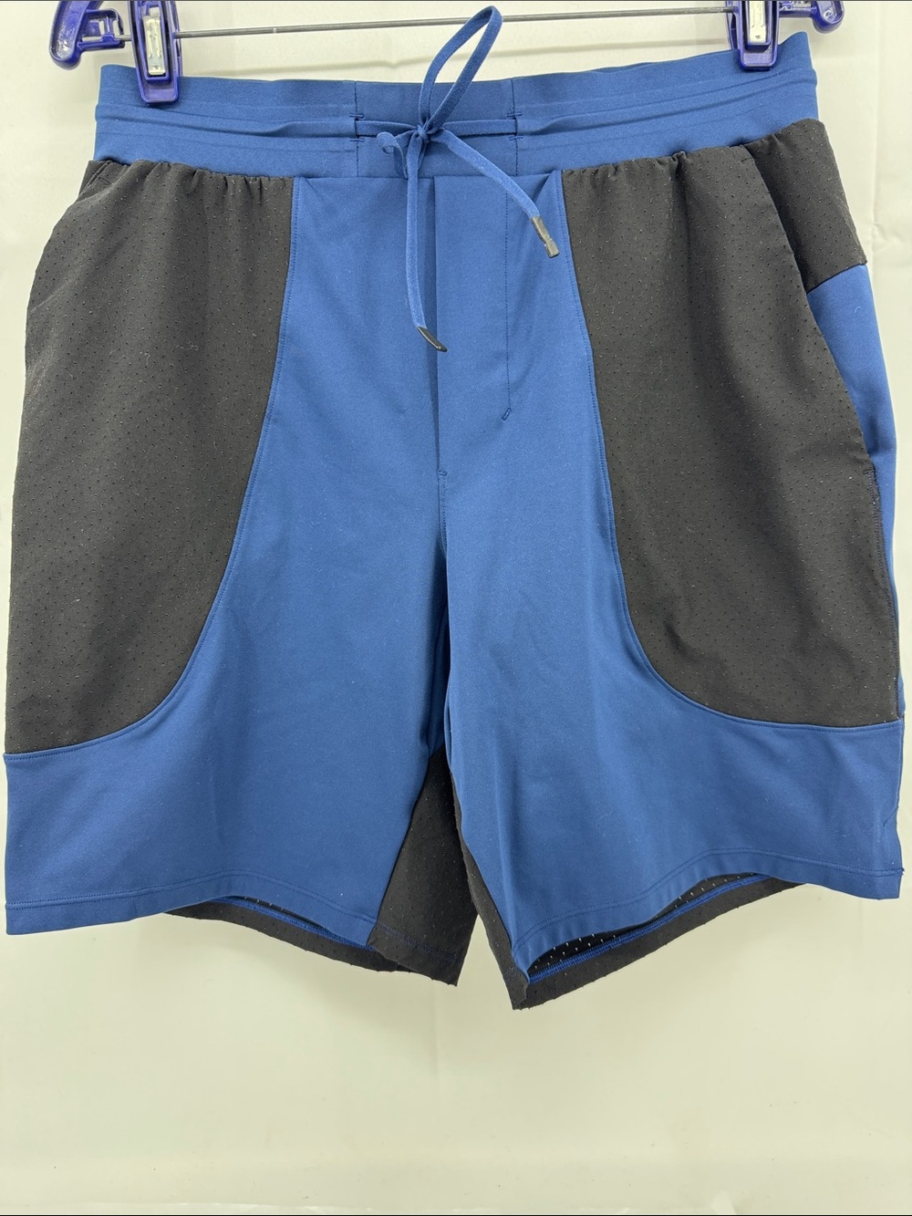 LuLuLemon Mens Elevated Shorts w/ 8" inseam, Blue Black Colorblock, Vented, sz M